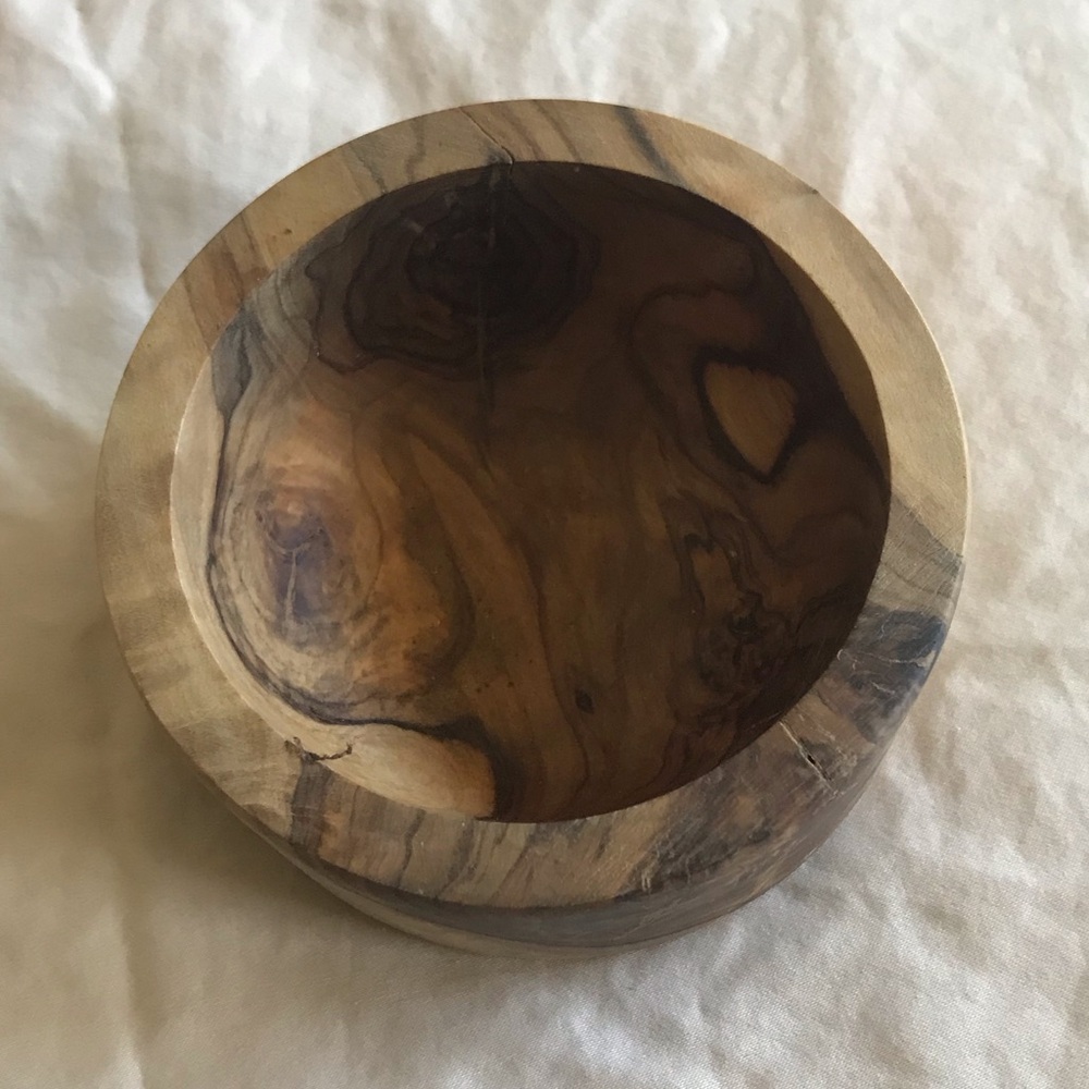 Berard Handcrafted Olive Wood Pinch Bowl - Natural Brown Swirl